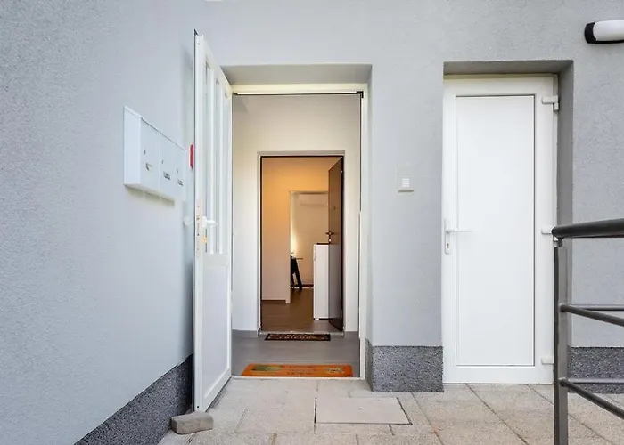 Birdsong Getaway A Peaceful, Pet-friendly Base For Exploring アパート Jurdani